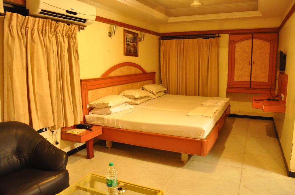 Hotel Sathyam Tiruchirappalli Habitación foto